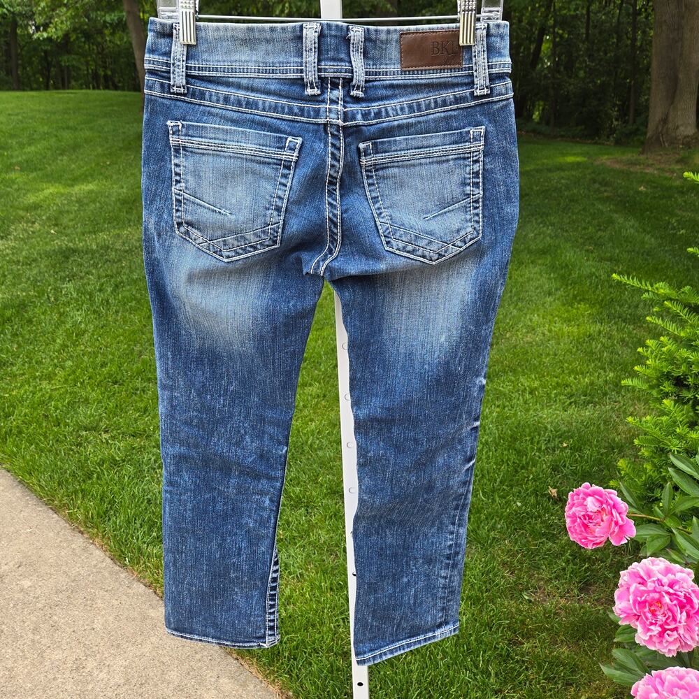 Woman's BKE Stella Straight Jeans Low Rise Distressed Whiskering Stretch size 28